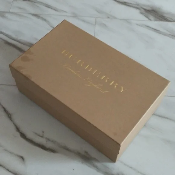 Burberry Box - Picture 1 of 3